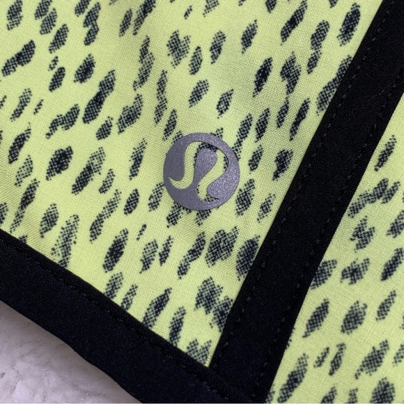 Lululemon Tracker Short III 4-way Stretch Dottie Dash Clarity Yellow Black Sz 6 - Picture 4 of 9